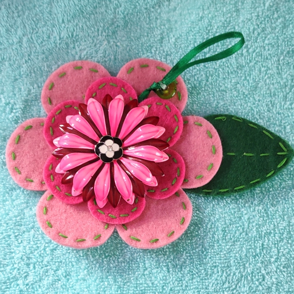 Pink Enamel Vintage Daisy Flower Brooch Decor